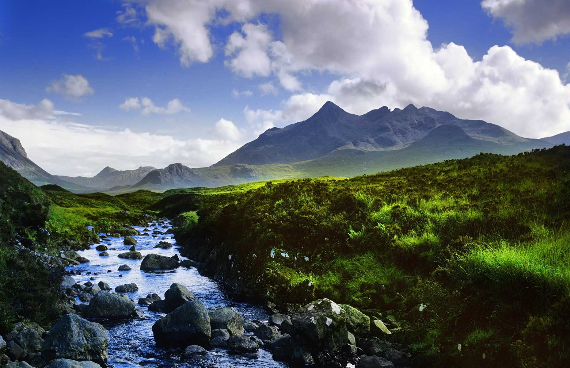 What To See On The Isle Of Skye Scotland Loveexploring Com   Black Cuillin Mountains Skye 